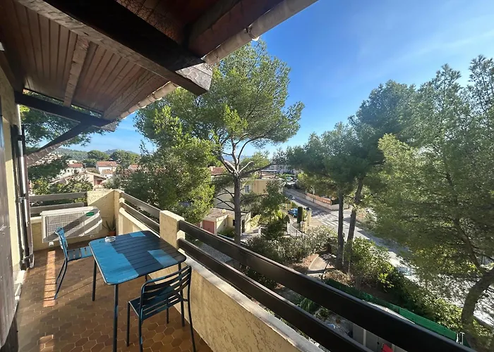 T2 Tout Confort Et Moderne, Climatise Avec Balcon Et Parking, A 10 Min Du Port Et De La Plage