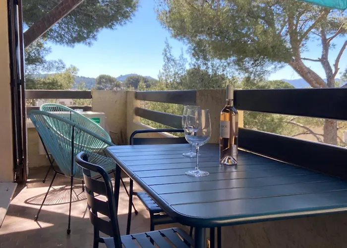 T2 Tout Confort Et Moderne, Climatise Avec Balcon Et Parking, A 10 Min Du Port Et De La Plage