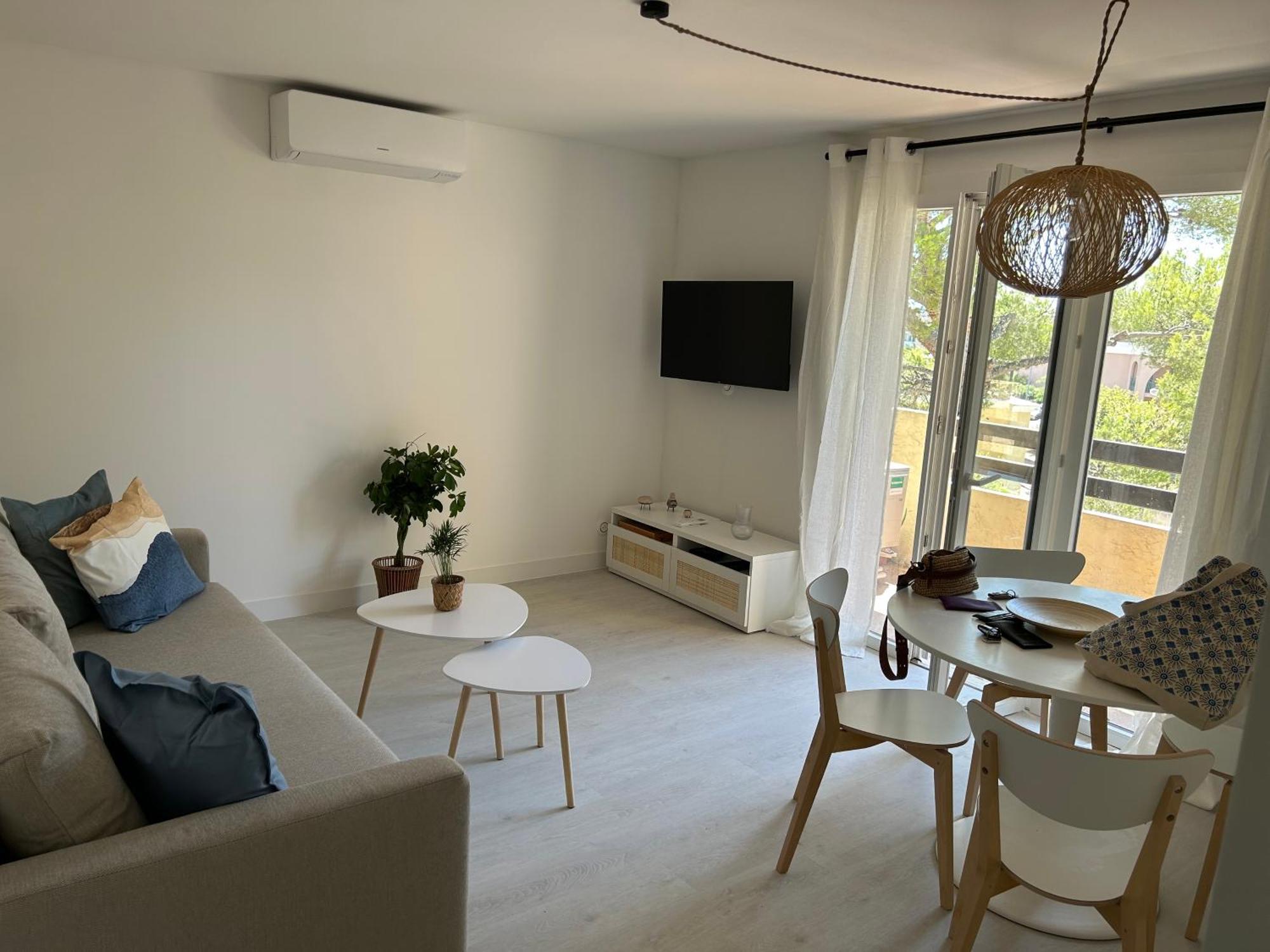 Apartment T2 Confort Et Moderne, Climatise Avec Balcon Et Parking, A 10 Min Du Port Et De La *