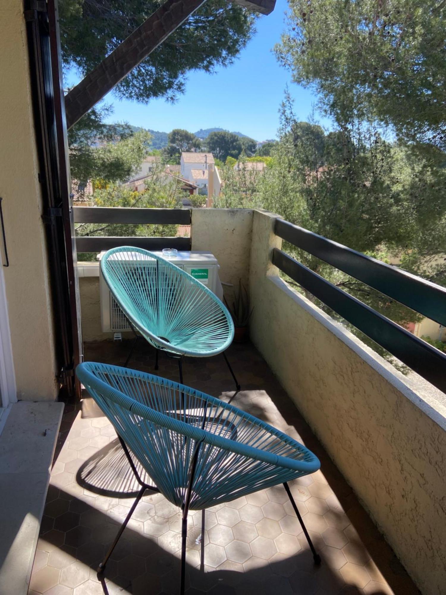 T2 Confort Et Moderne, Climatise Avec Balcon Et Parking, A 10 Min Du Port Et De La Sanary-sur-Mer