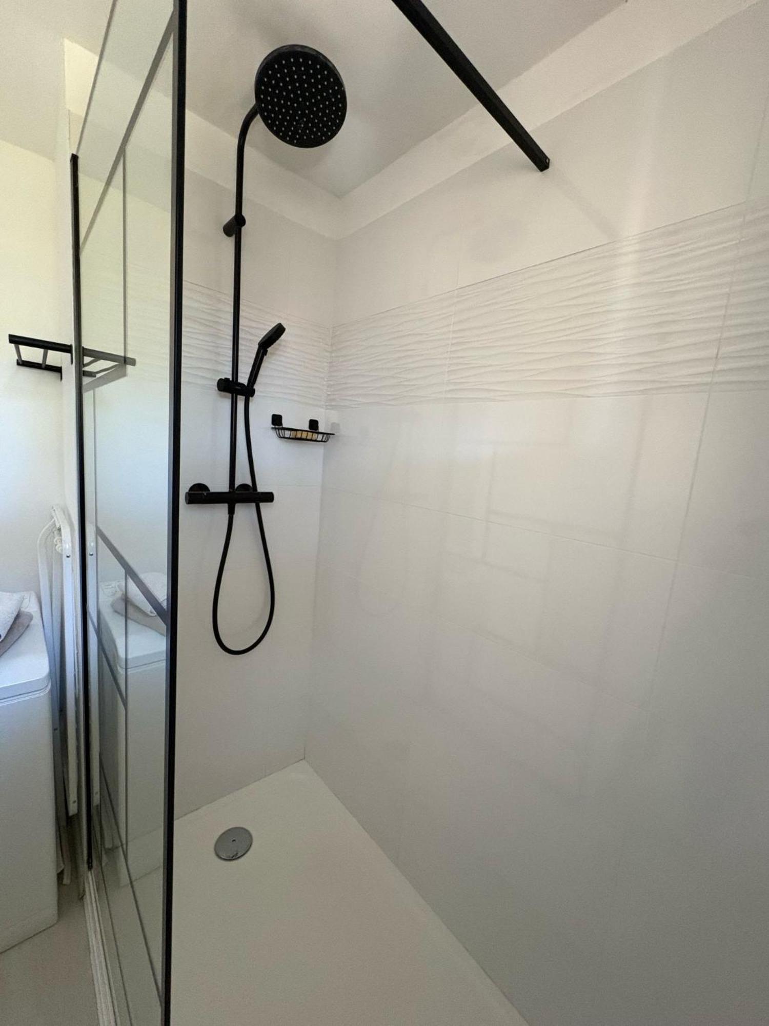Apartment T2 Confort Et Moderne, Climatise Avec Balcon Et Parking, A 10 Min Du Port Et De La