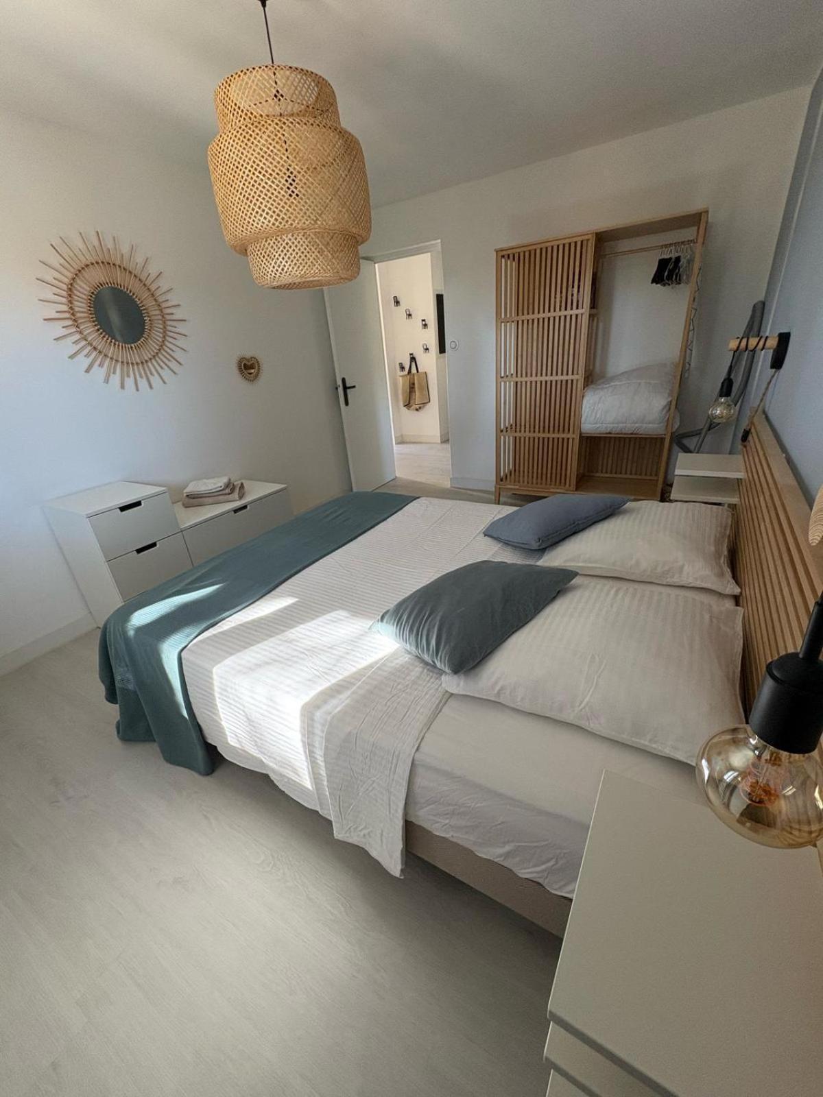 T2 Confort Et Moderne, Climatise Avec Balcon Et Parking, A 10 Min Du Port Et De La