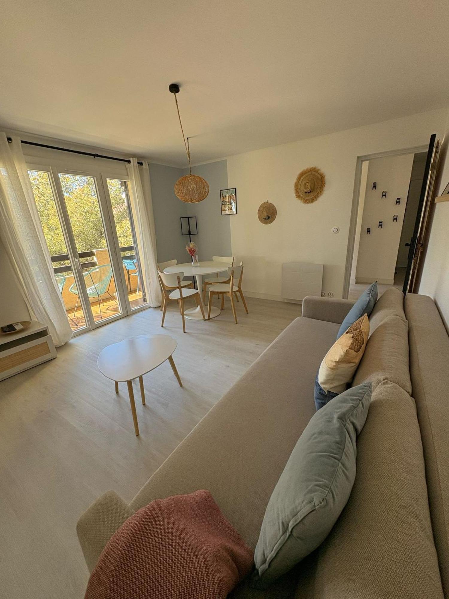 Apartment T2 Confort Et Moderne, Climatise Avec Balcon Et Parking, A 10 Min Du Port Et De La