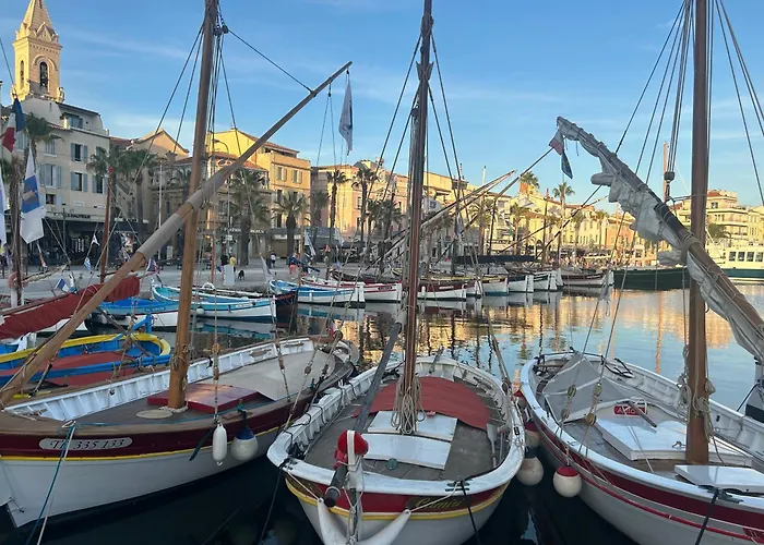 T2 Tout Confort Et Moderne, Climatise Avec Balcon Et Parking, A 10 Min Du Port Et De La Plage